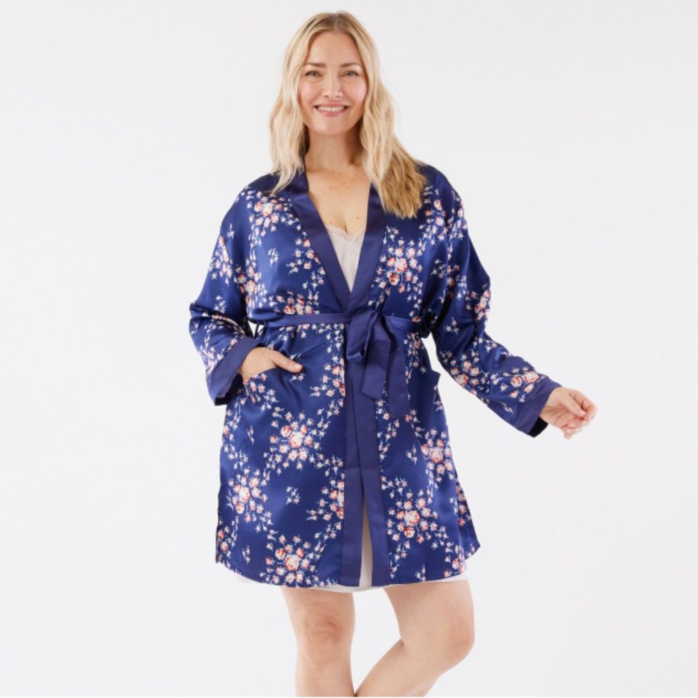 Morgan Lane Allie Robe - Navy Floral (PLUS)